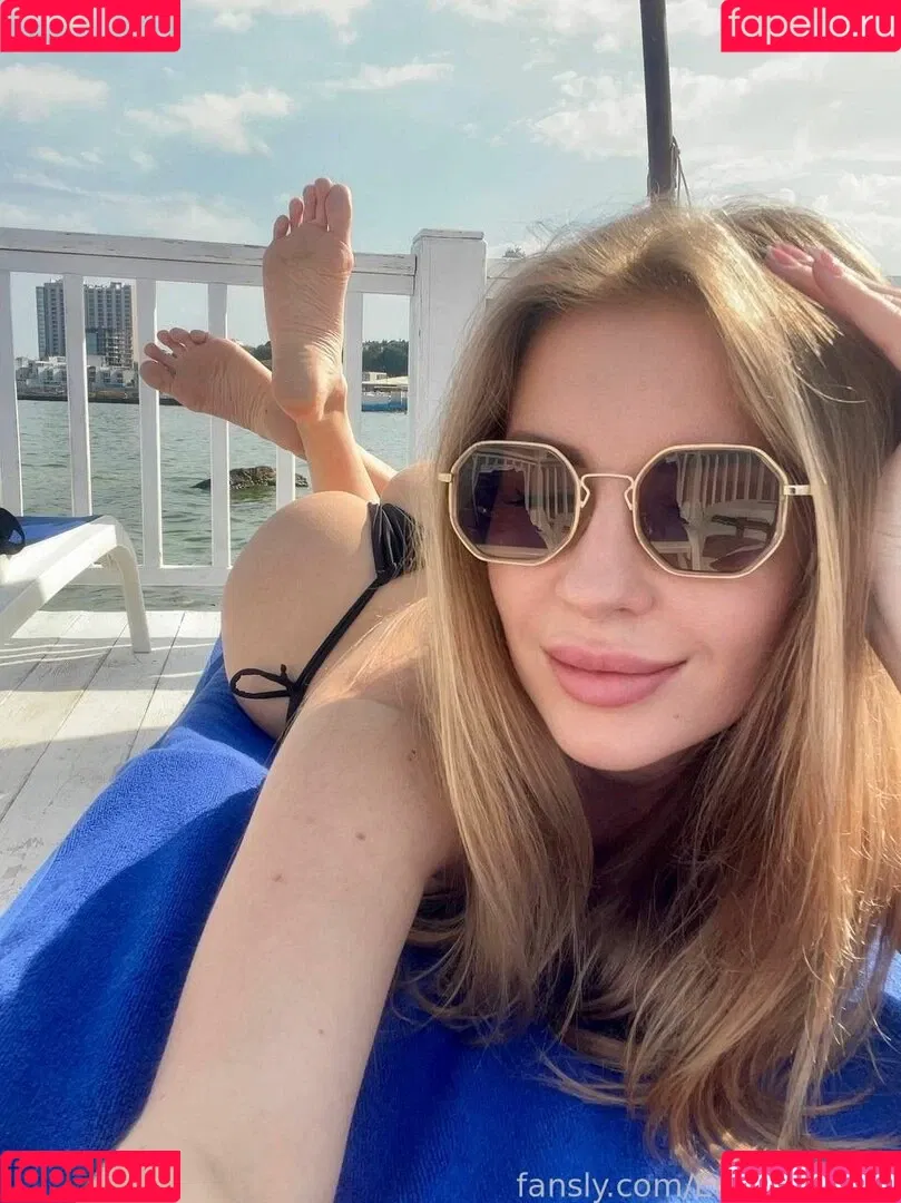EmilyLove69 Onlyfans Photo Gallery 
