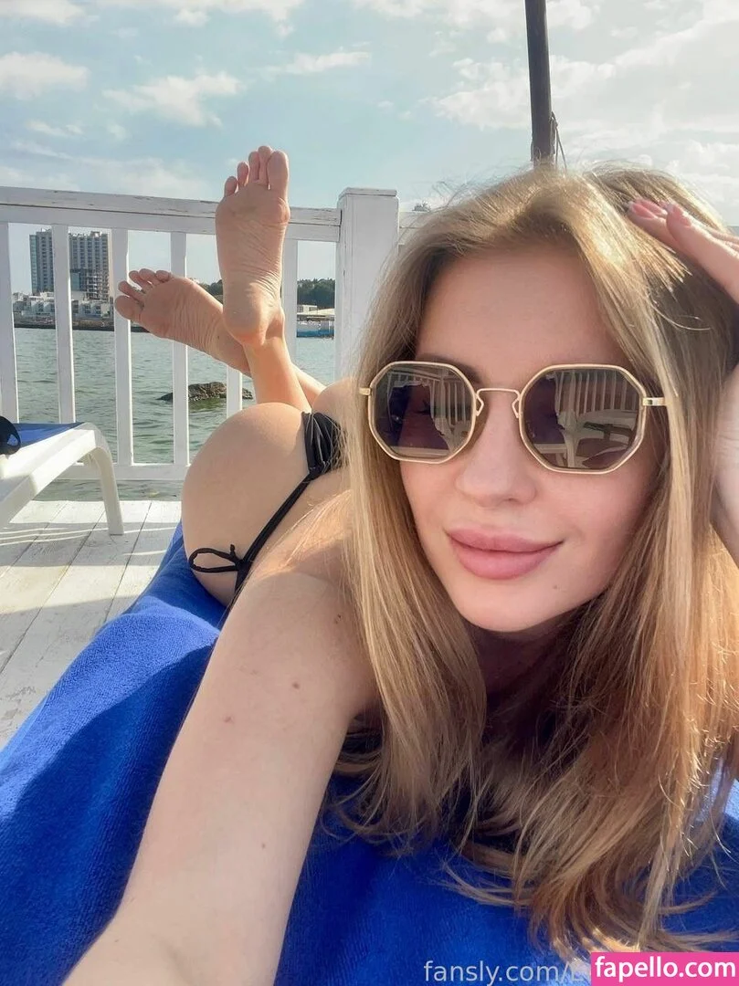 EmilyLove69 Onlyfans Photo Gallery 