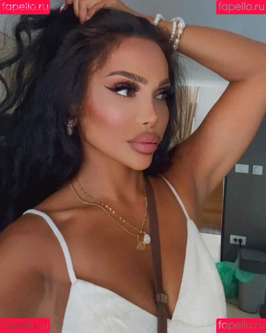 Maryhakiki Onlyfans Photo Gallery 