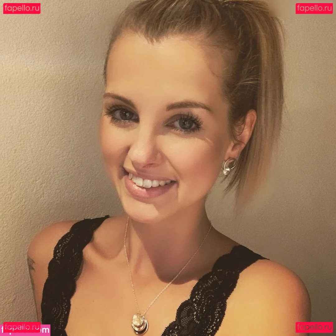 inaacoladaa Onlyfans Photo Gallery 