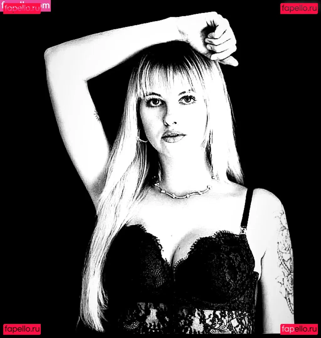 inaacoladaa Onlyfans Photo Gallery 