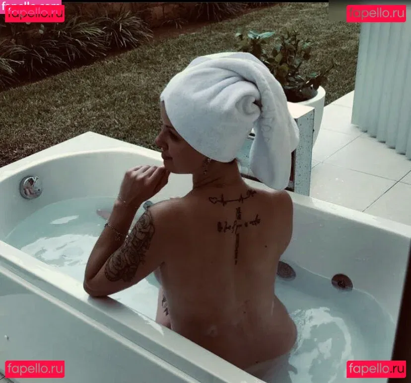 inaacoladaa Onlyfans Photo Gallery 