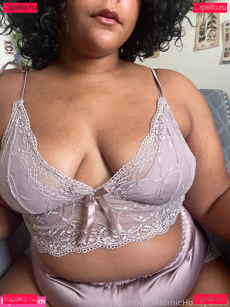 AtomicHoneyBee Onlyfans Photo Gallery 