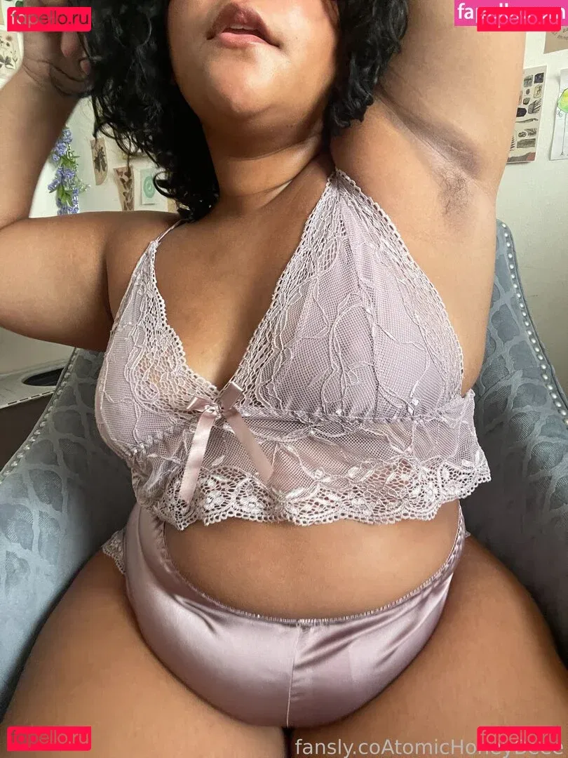 AtomicHoneyBee Onlyfans Photo Gallery 
