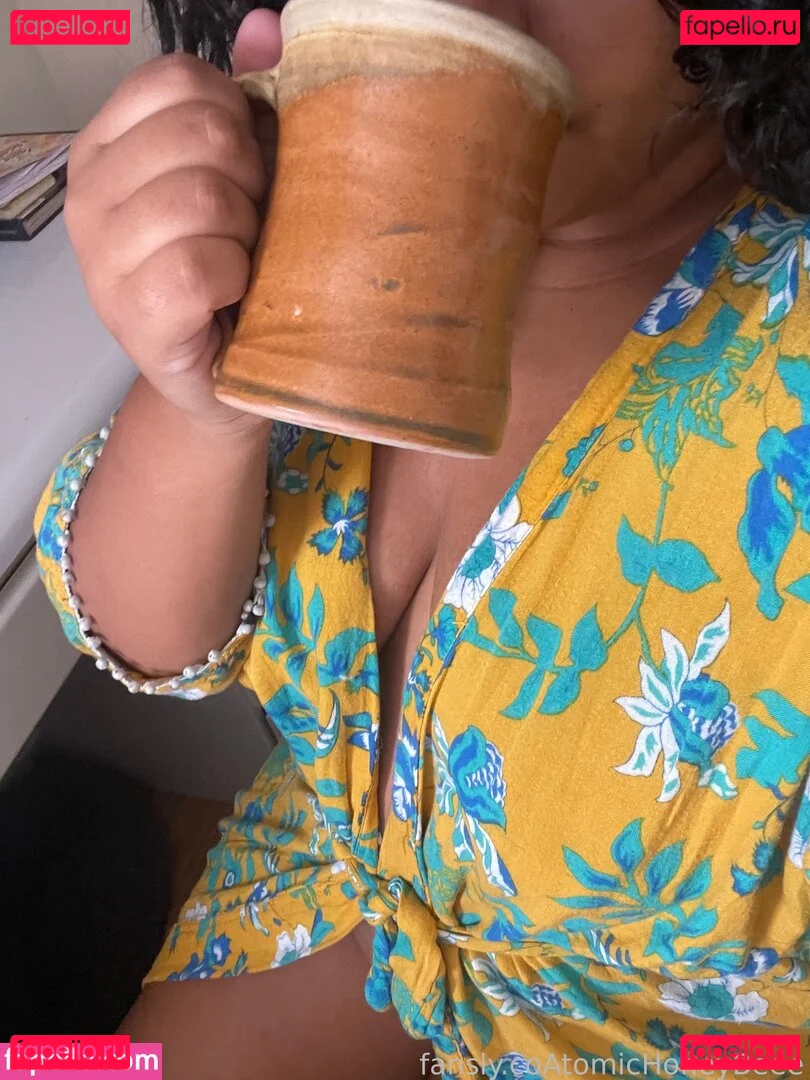 AtomicHoneyBee Onlyfans Photo Gallery 