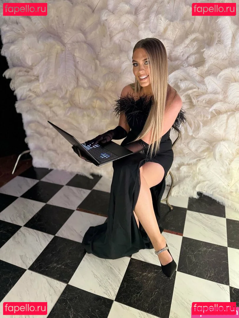 QTCinderella Onlyfans Photo Gallery 