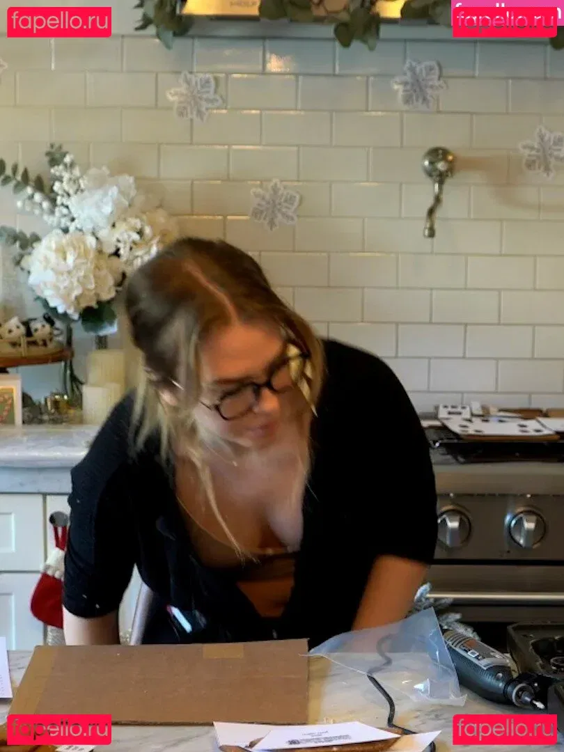 QTCinderella Onlyfans Photo Gallery 