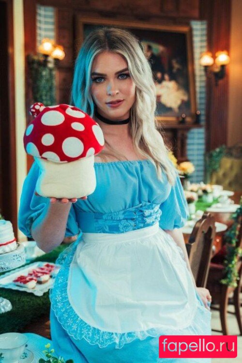 QTCinderella Onlyfans Photo Gallery 