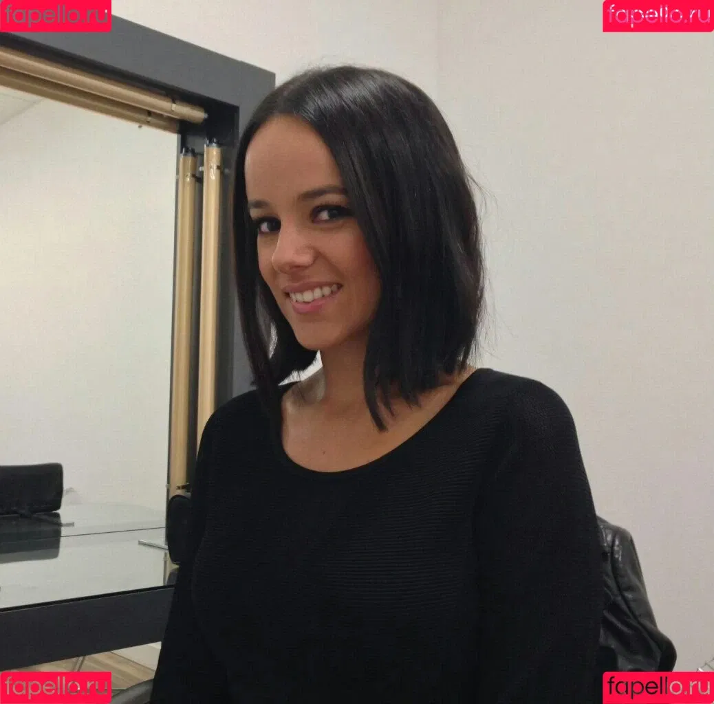 Alizée Lyonnet Onlyfans Photo Gallery 