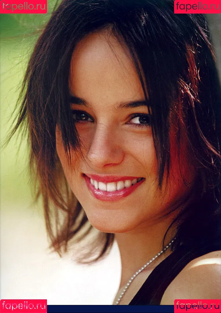 Alizée Lyonnet Onlyfans Photo Gallery 