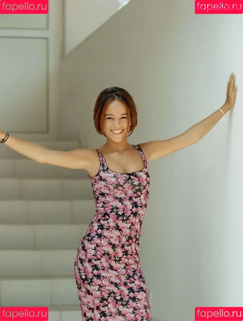Alizée Lyonnet Onlyfans Photo Gallery 