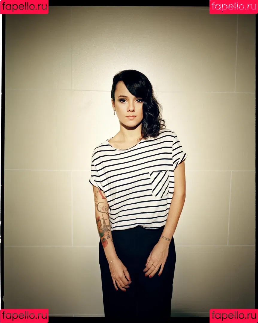 Alizée Lyonnet Onlyfans Photo Gallery 