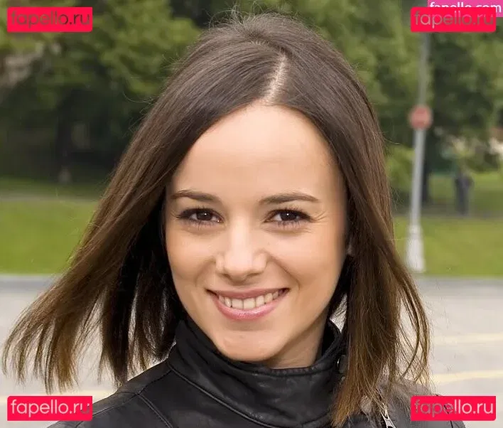 Alizée Lyonnet Onlyfans Photo Gallery 