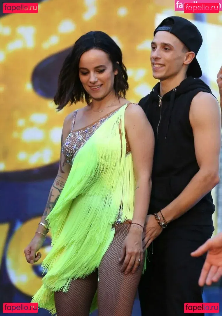 Alizée Lyonnet Onlyfans Photo Gallery 