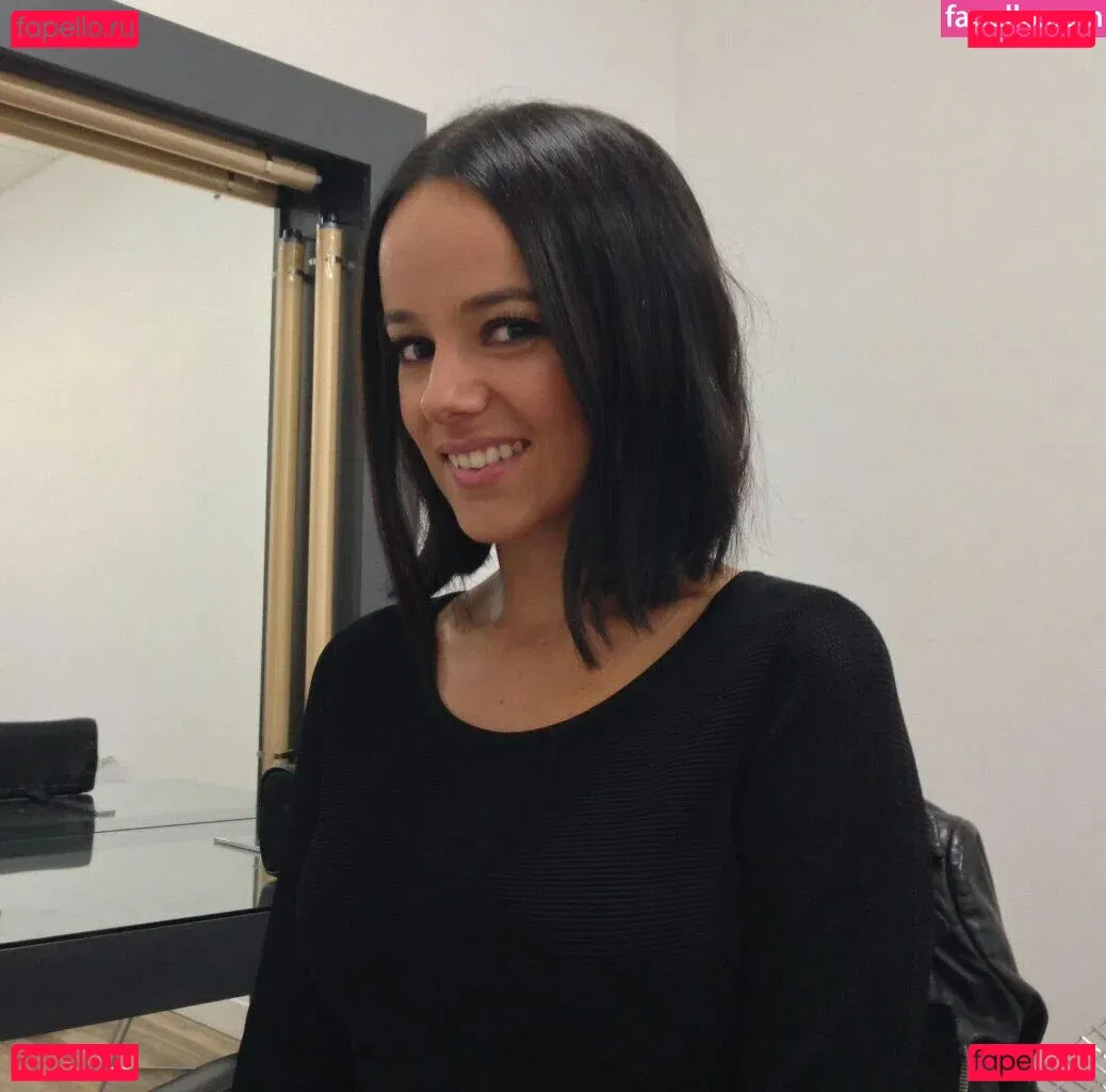 Alizée Lyonnet Onlyfans Photo Gallery 