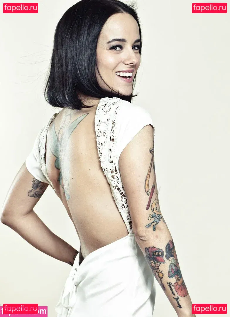 Alizée Lyonnet Onlyfans Photo Gallery 