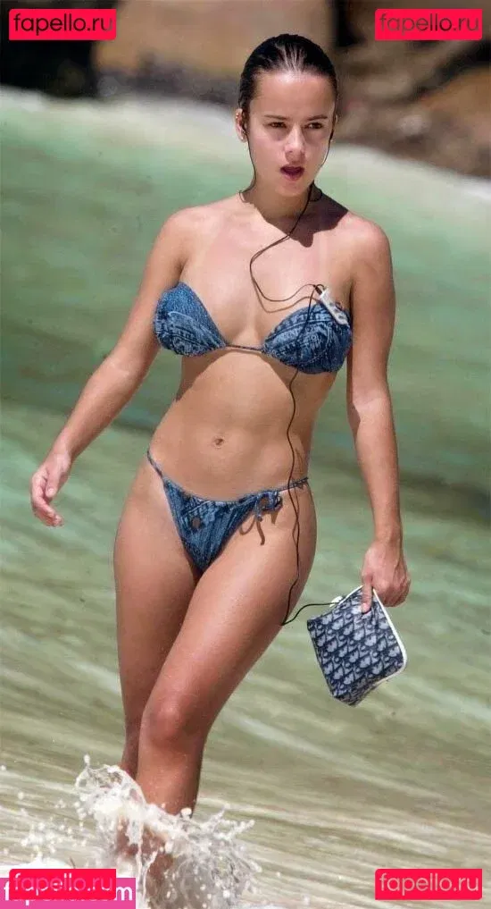 Alizée Lyonnet Onlyfans Photo Gallery 