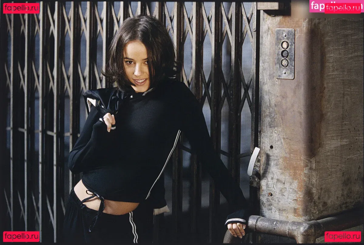 Alizée Lyonnet Onlyfans Photo Gallery 