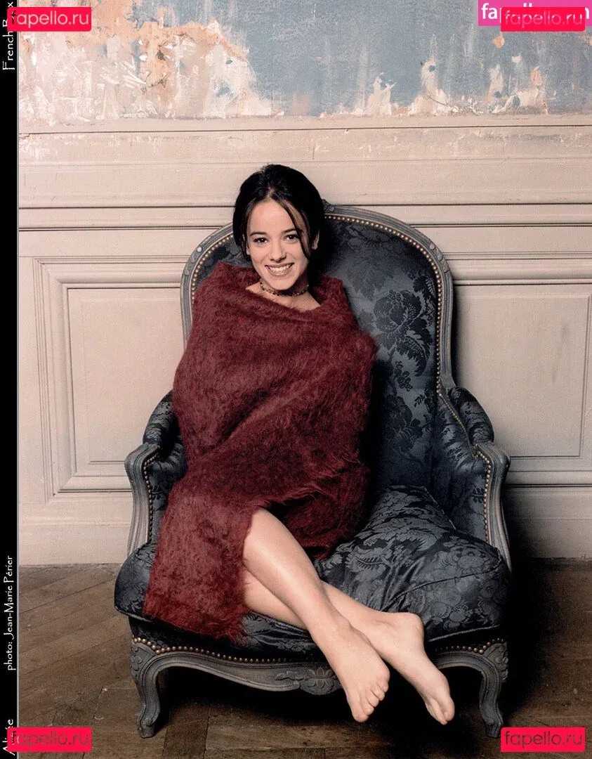 Alizée Lyonnet Onlyfans Photo Gallery 