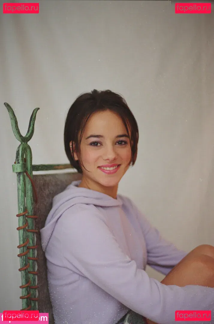 Alizée Lyonnet Onlyfans Photo Gallery 