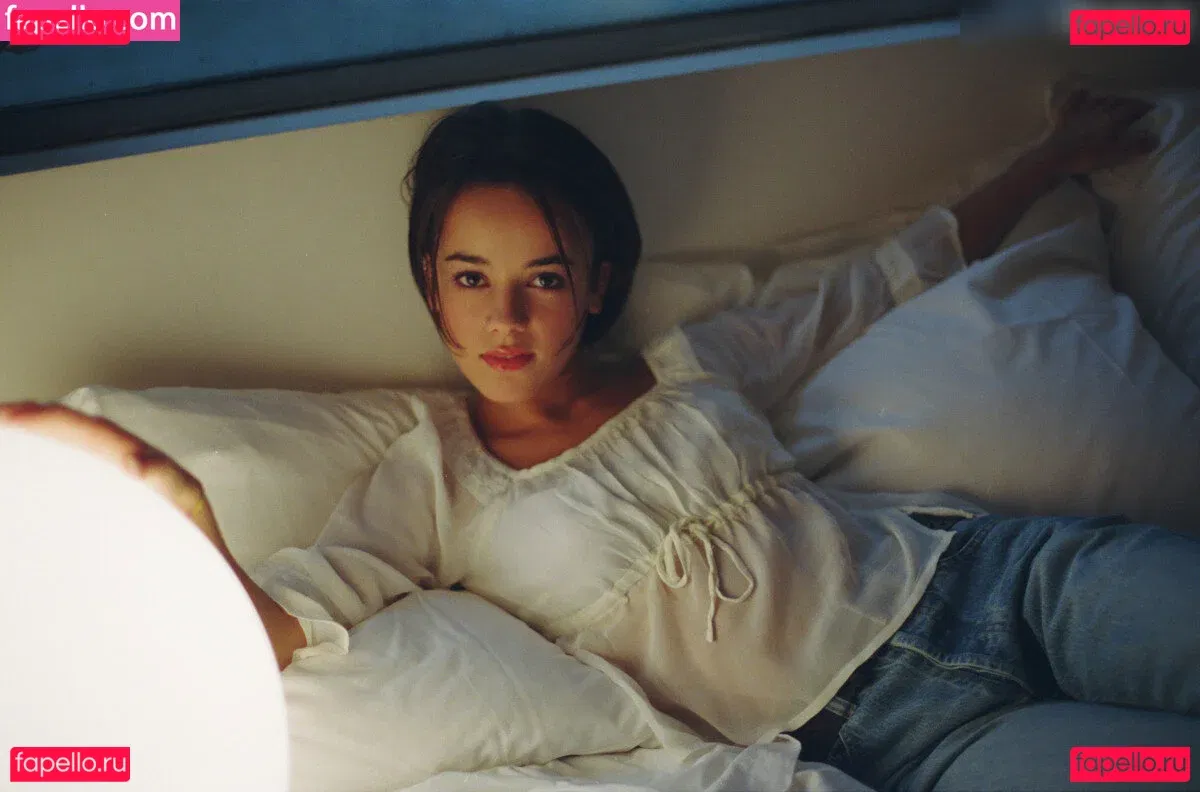 Alizée Lyonnet Onlyfans Photo Gallery 