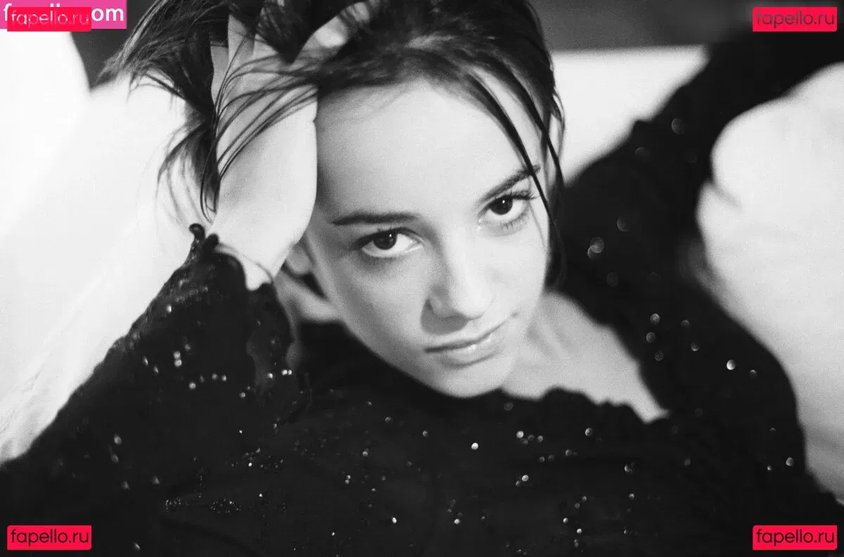 Alizée Lyonnet Onlyfans Photo Gallery 