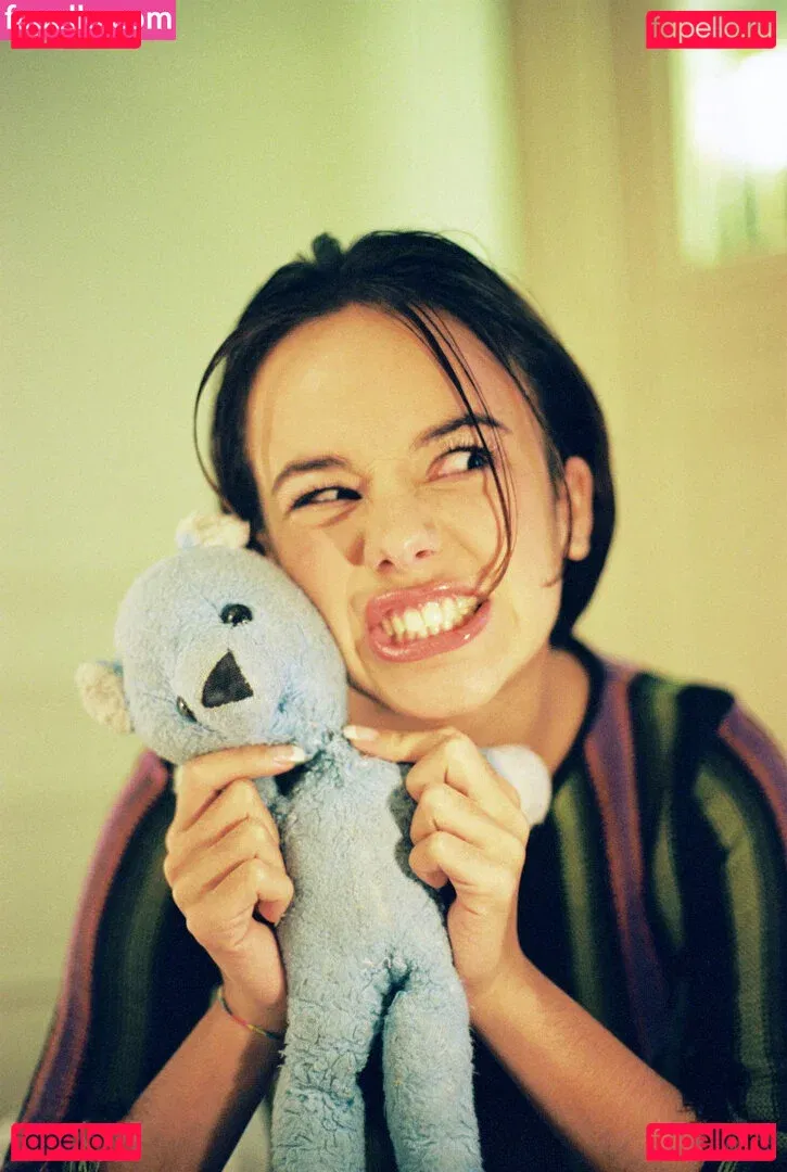 Alizée Lyonnet Onlyfans Photo Gallery 