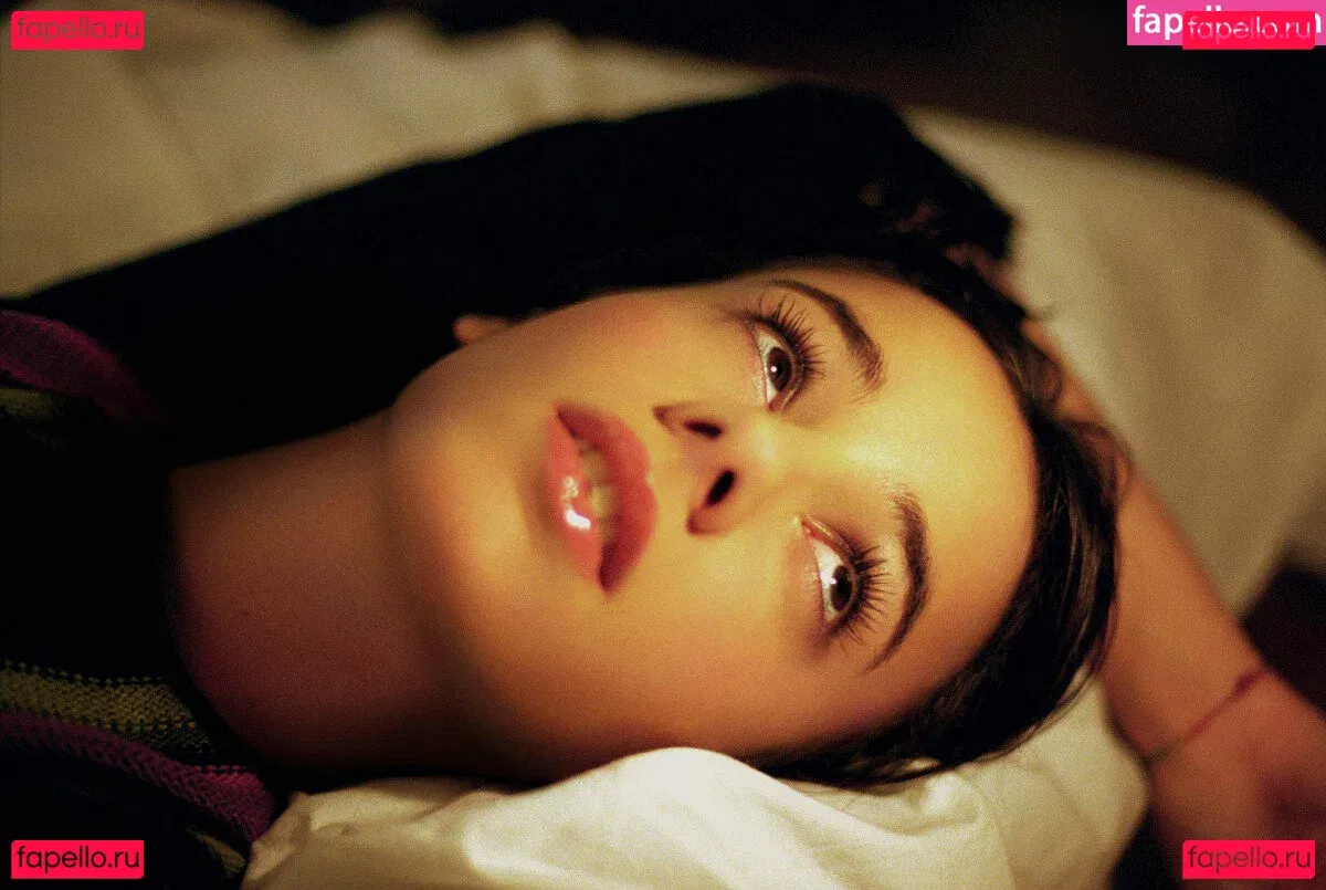 Alizée Lyonnet Onlyfans Photo Gallery 