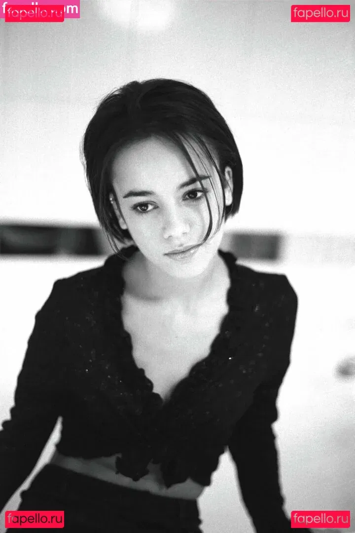 Alizée Lyonnet Onlyfans Photo Gallery 