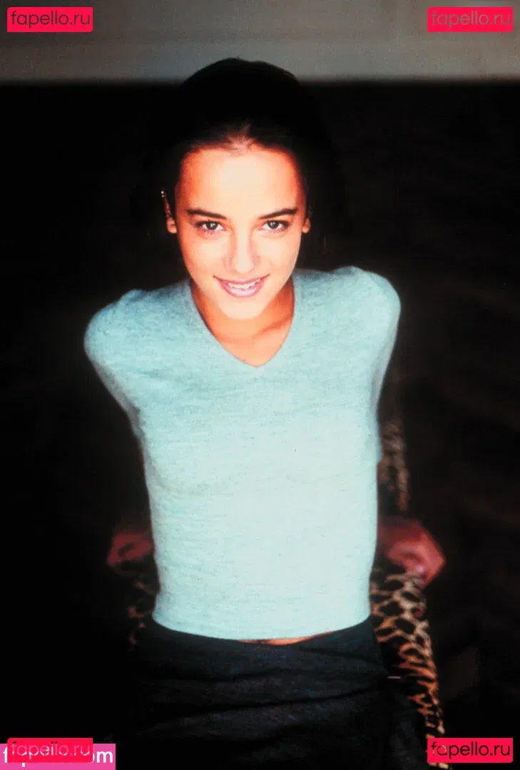 Alizée Lyonnet Onlyfans Photo Gallery 