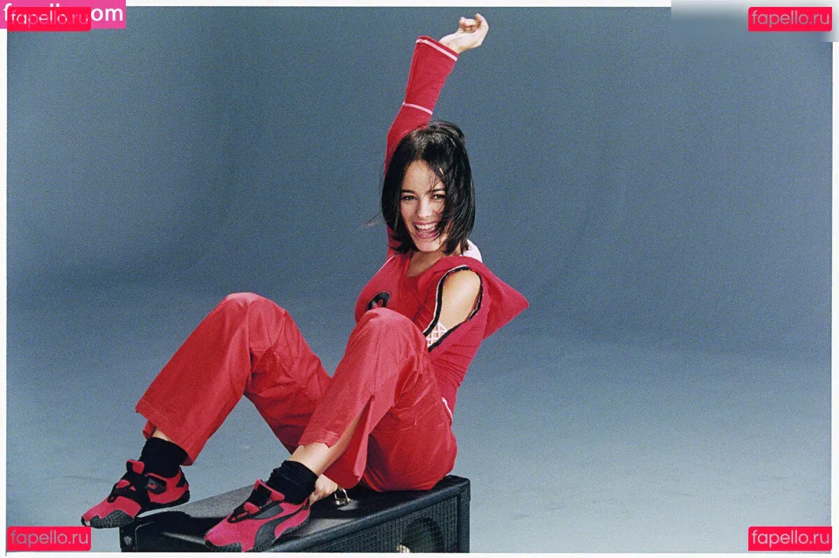 Alizée Lyonnet Onlyfans Photo Gallery 