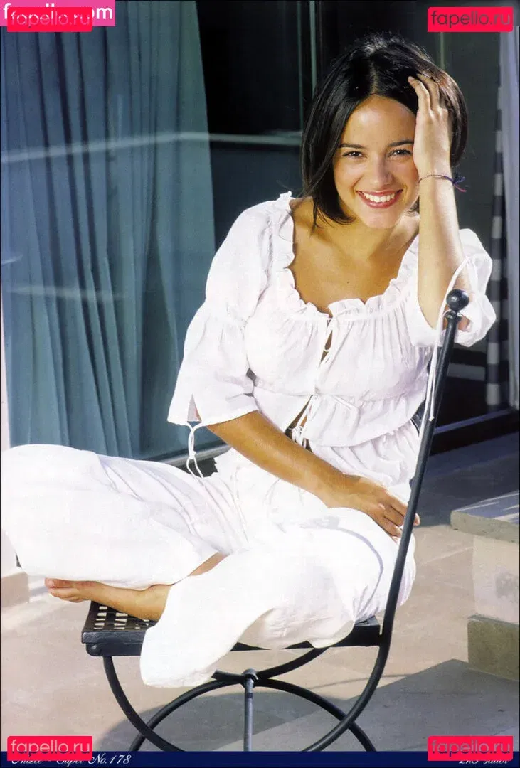 Alizée Lyonnet Onlyfans Photo Gallery 