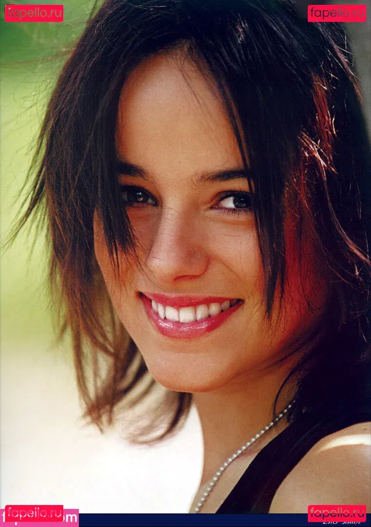 Alizée Lyonnet Onlyfans Photo Gallery 