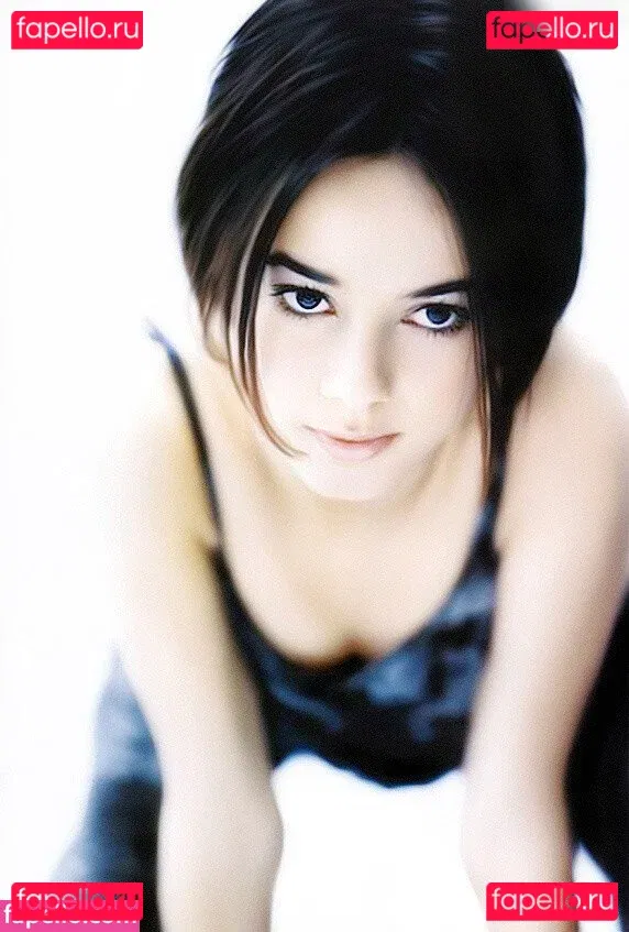 Alizée Lyonnet Onlyfans Photo Gallery 