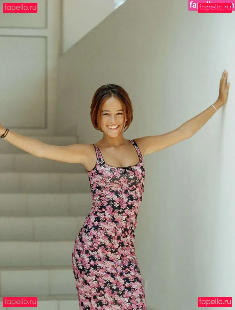 Alizée Lyonnet Onlyfans Photo Gallery 