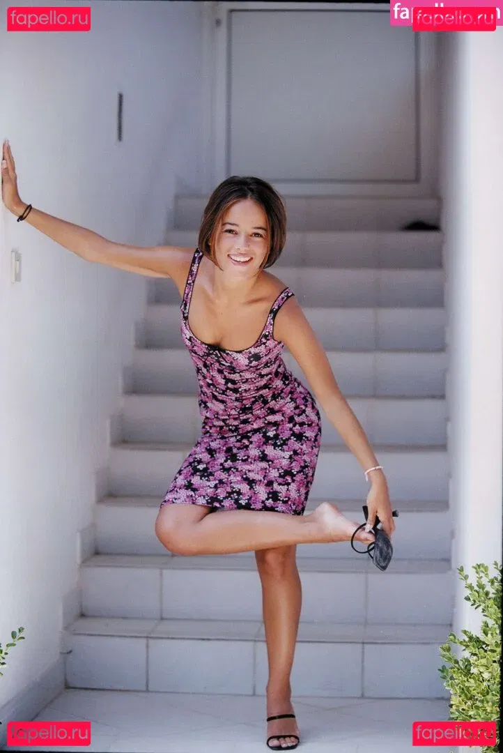 Alizée Lyonnet Onlyfans Photo Gallery 