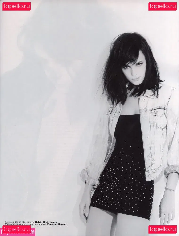 Alizée Lyonnet Onlyfans Photo Gallery 