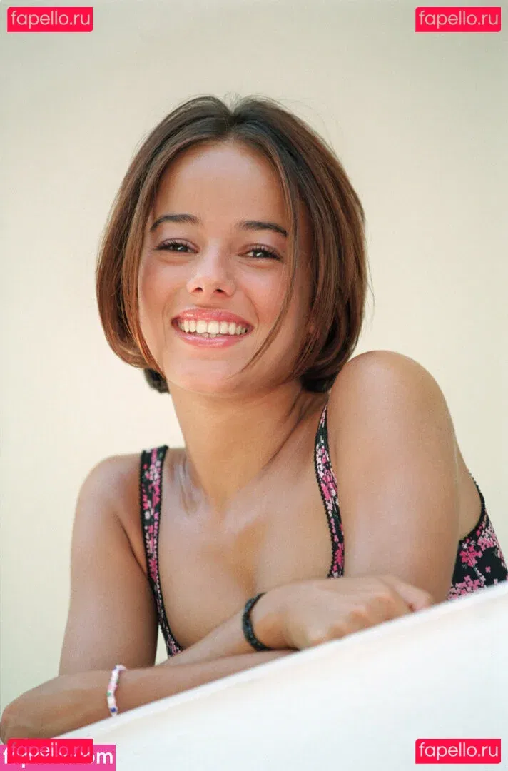 Alizée Lyonnet Onlyfans Photo Gallery 