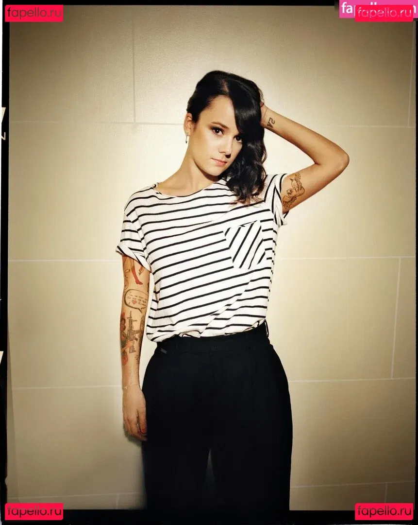 Alizée Lyonnet Onlyfans Photo Gallery 