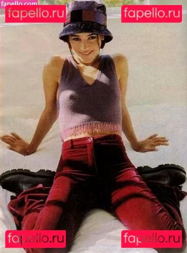 Alizée Lyonnet Onlyfans Photo Gallery 