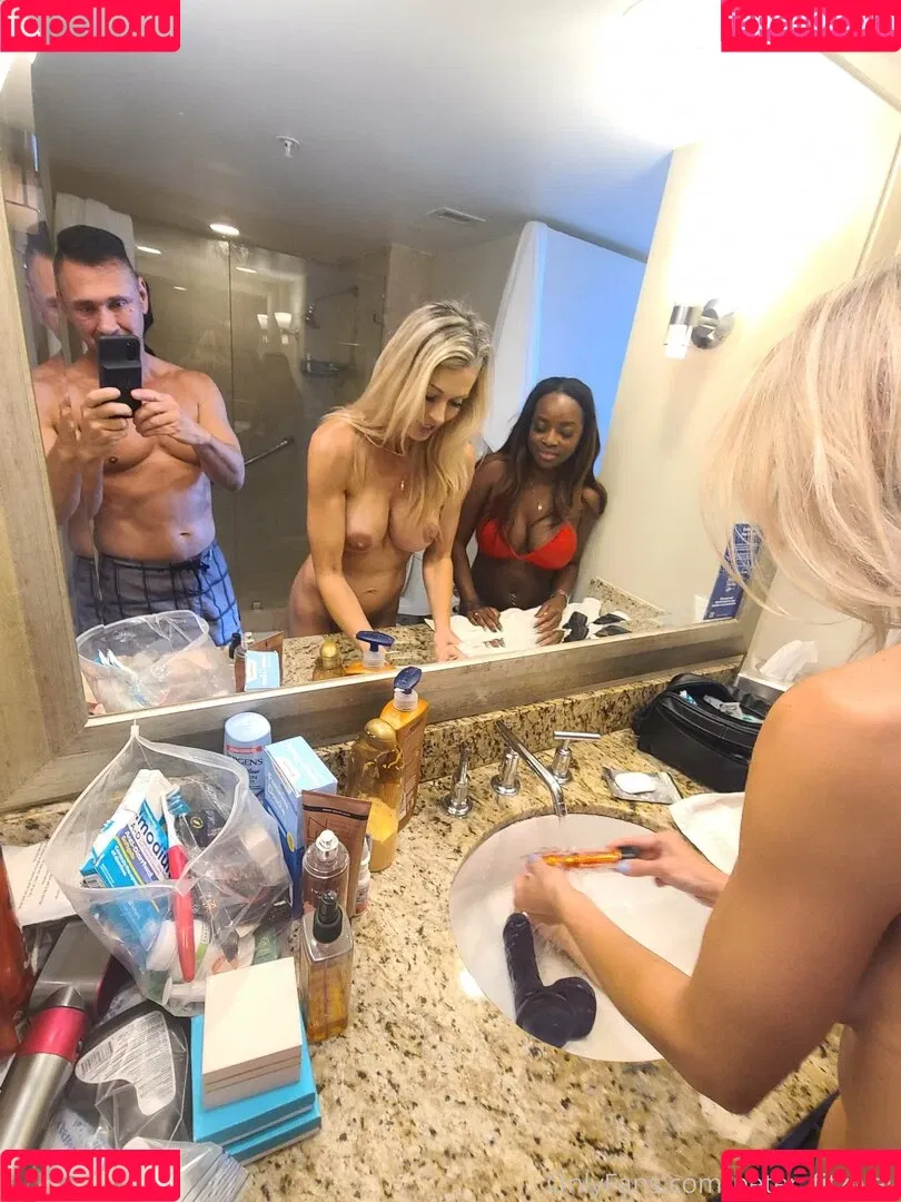 naomi_foxxx Onlyfans Photo Gallery 