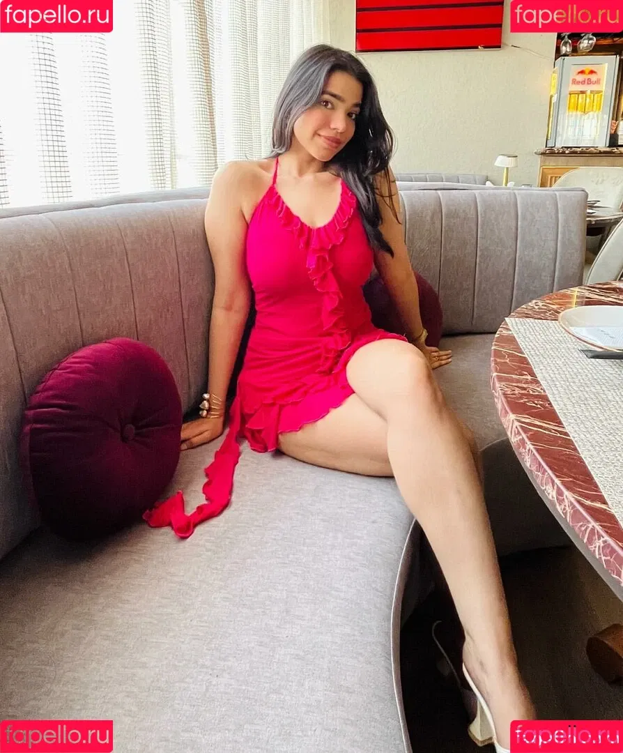 Tanya Khanna Onlyfans Photo Gallery 