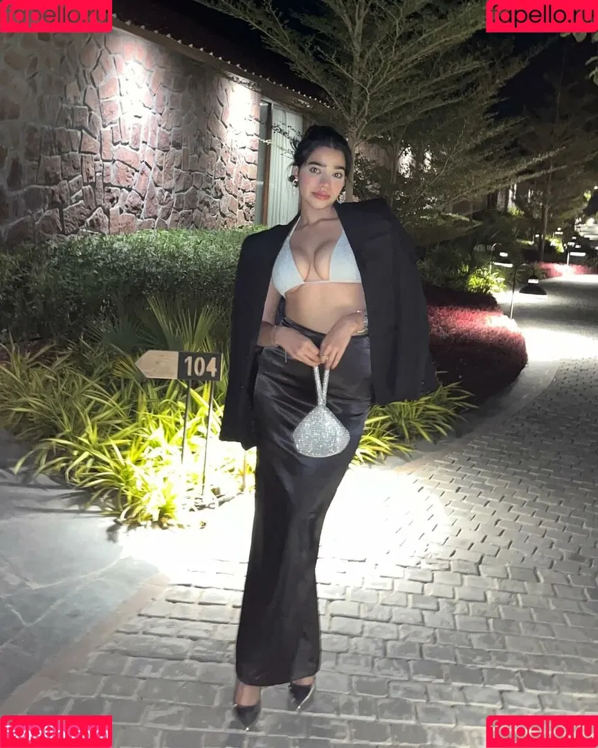 Tanya Khanna Onlyfans Photo Gallery 