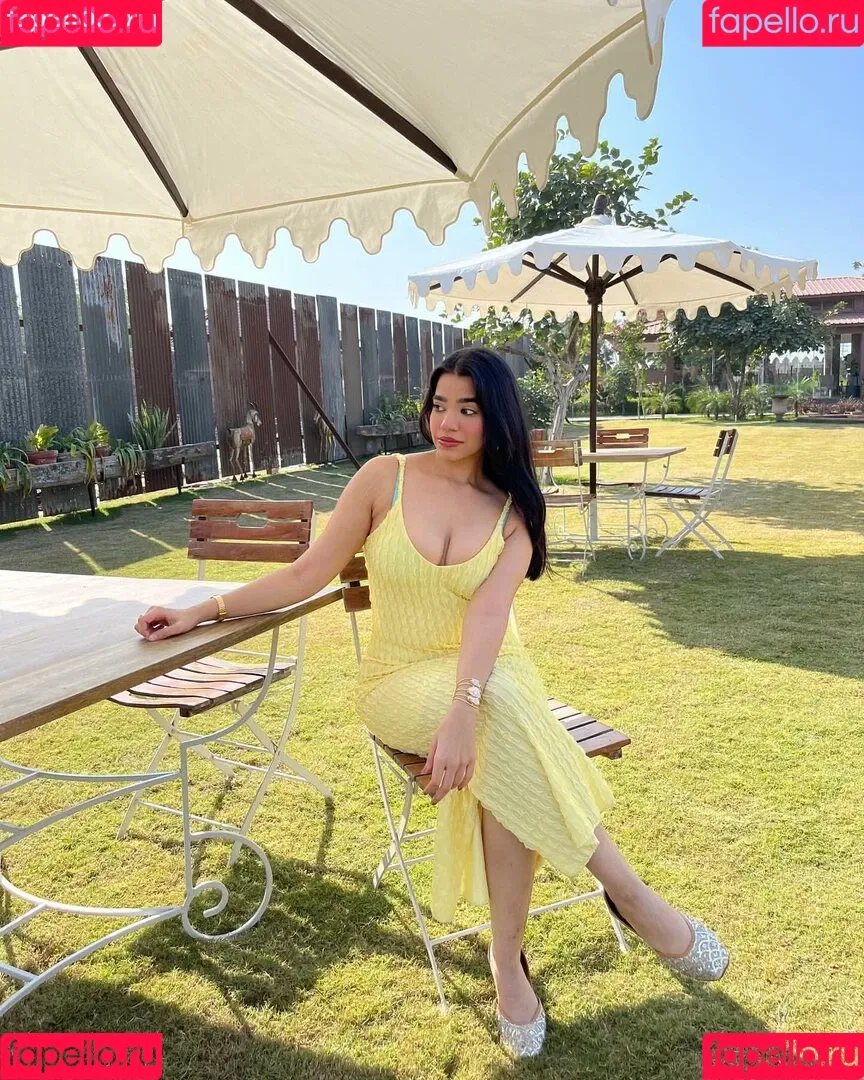 Tanya Khanna Onlyfans Photo Gallery 