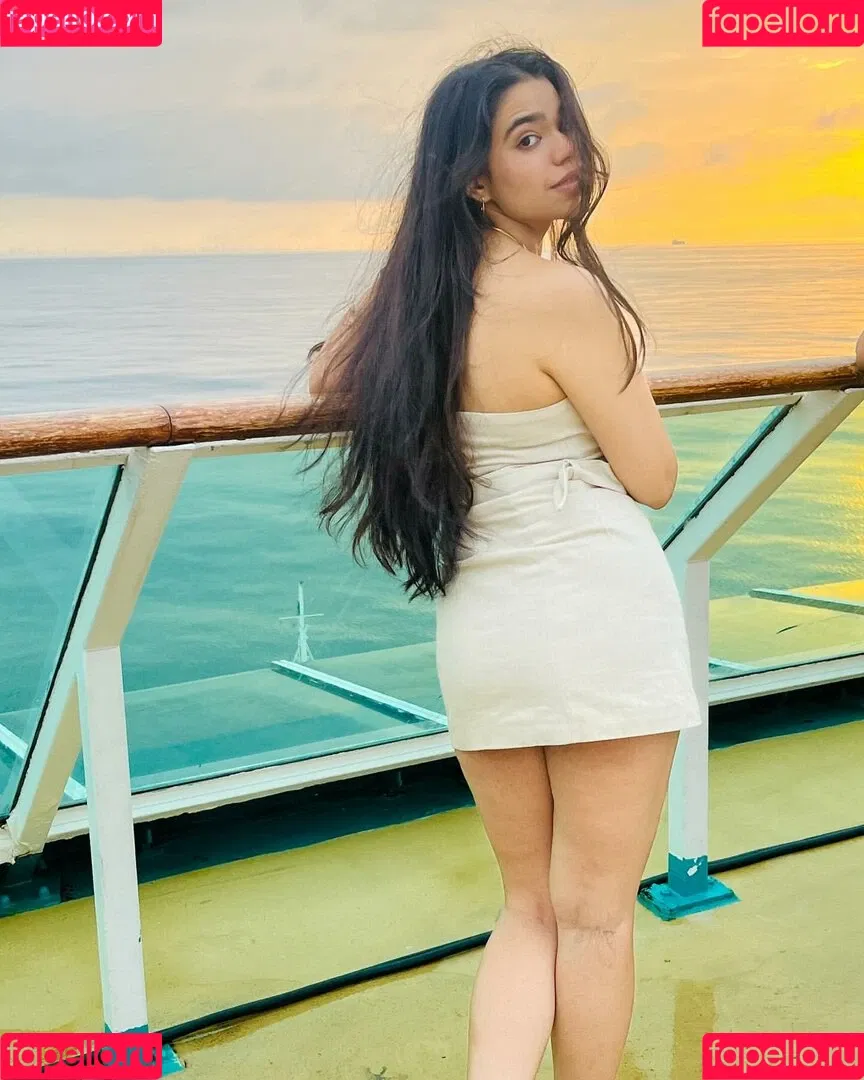 Tanya Khanna Onlyfans Photo Gallery 