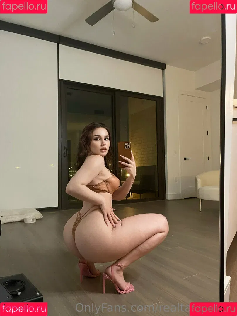realtaylerhills Onlyfans Photo Gallery 
