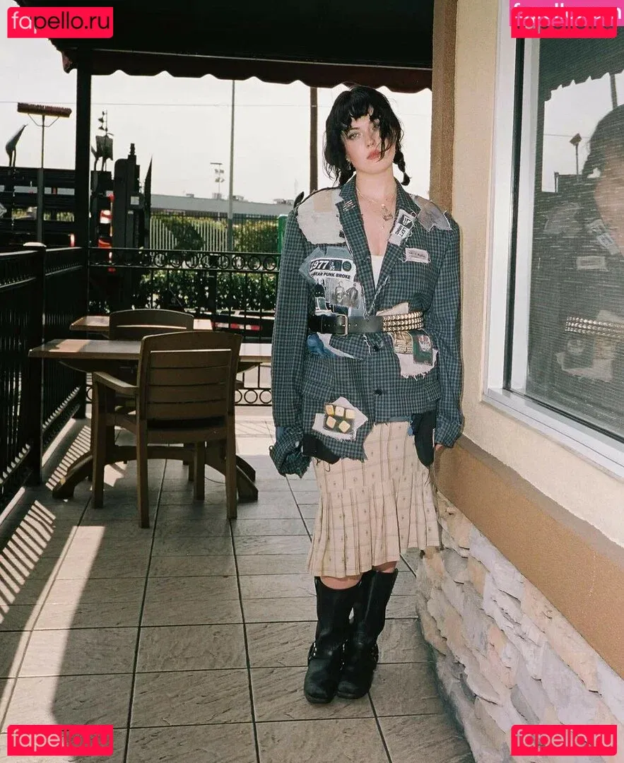 Violet Grohl Onlyfans Photo Gallery 