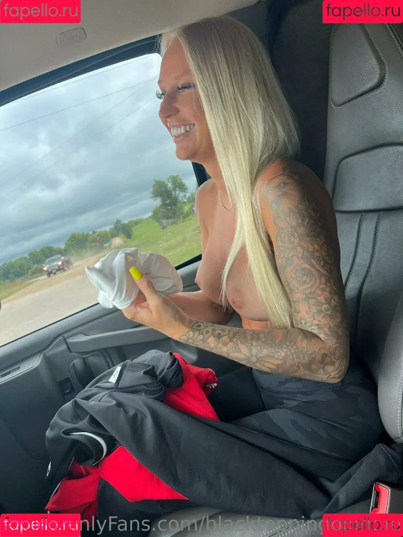 blacktoppingblondie Onlyfans Photo Gallery 