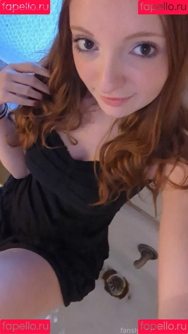 cait_linh Onlyfans Photo Gallery 