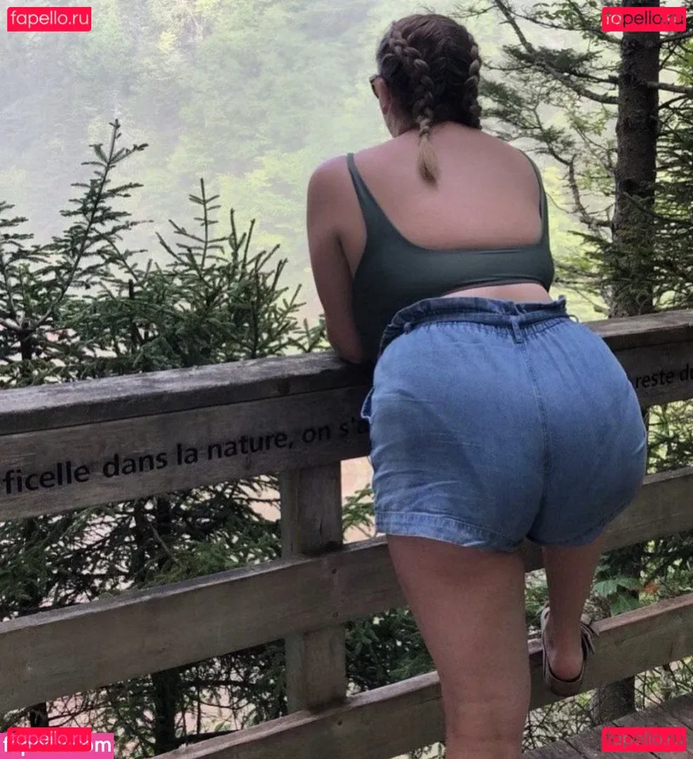 cait_linh Onlyfans Photo Gallery 